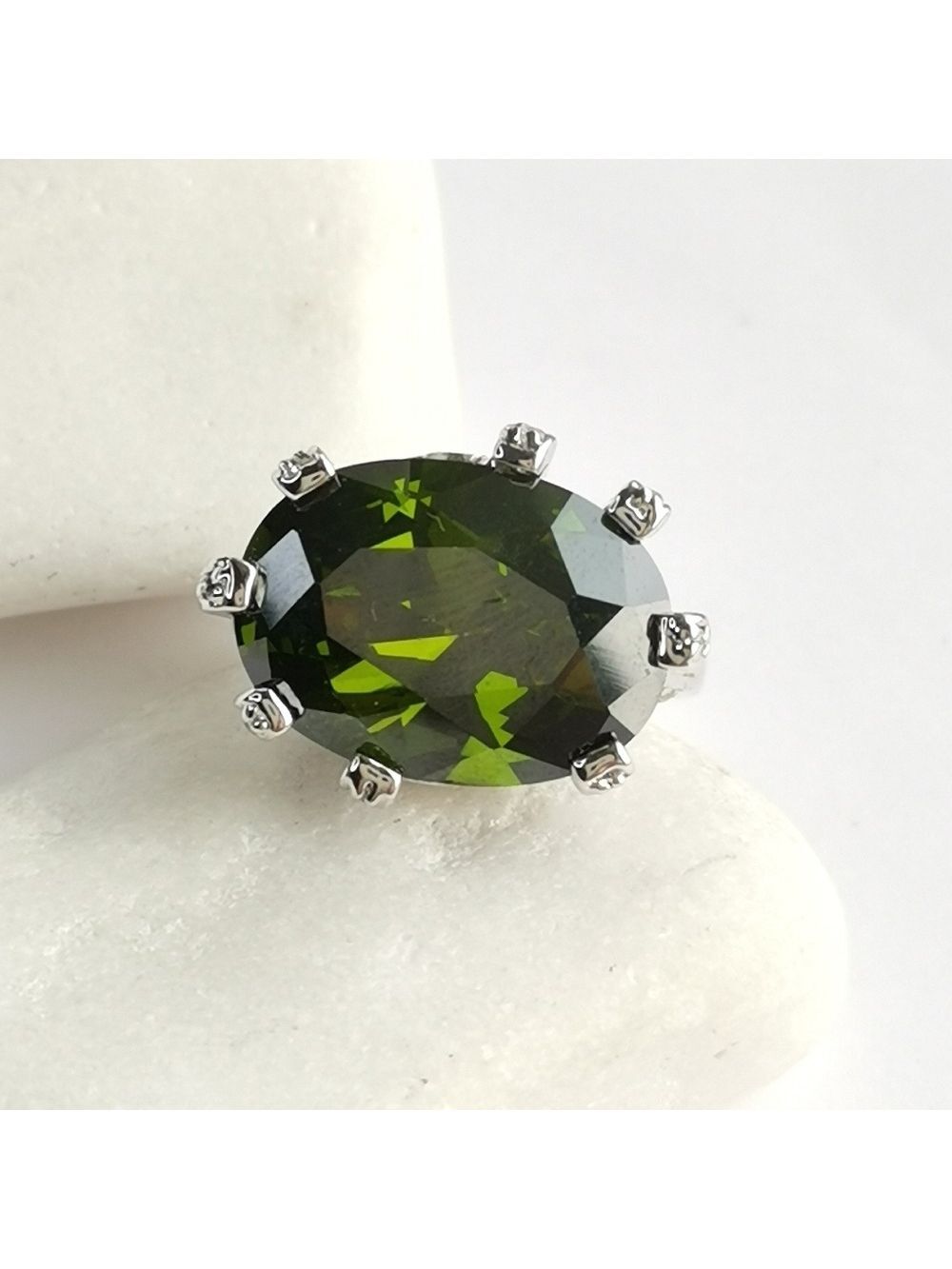 Green CZ Cocktail ring sz 7